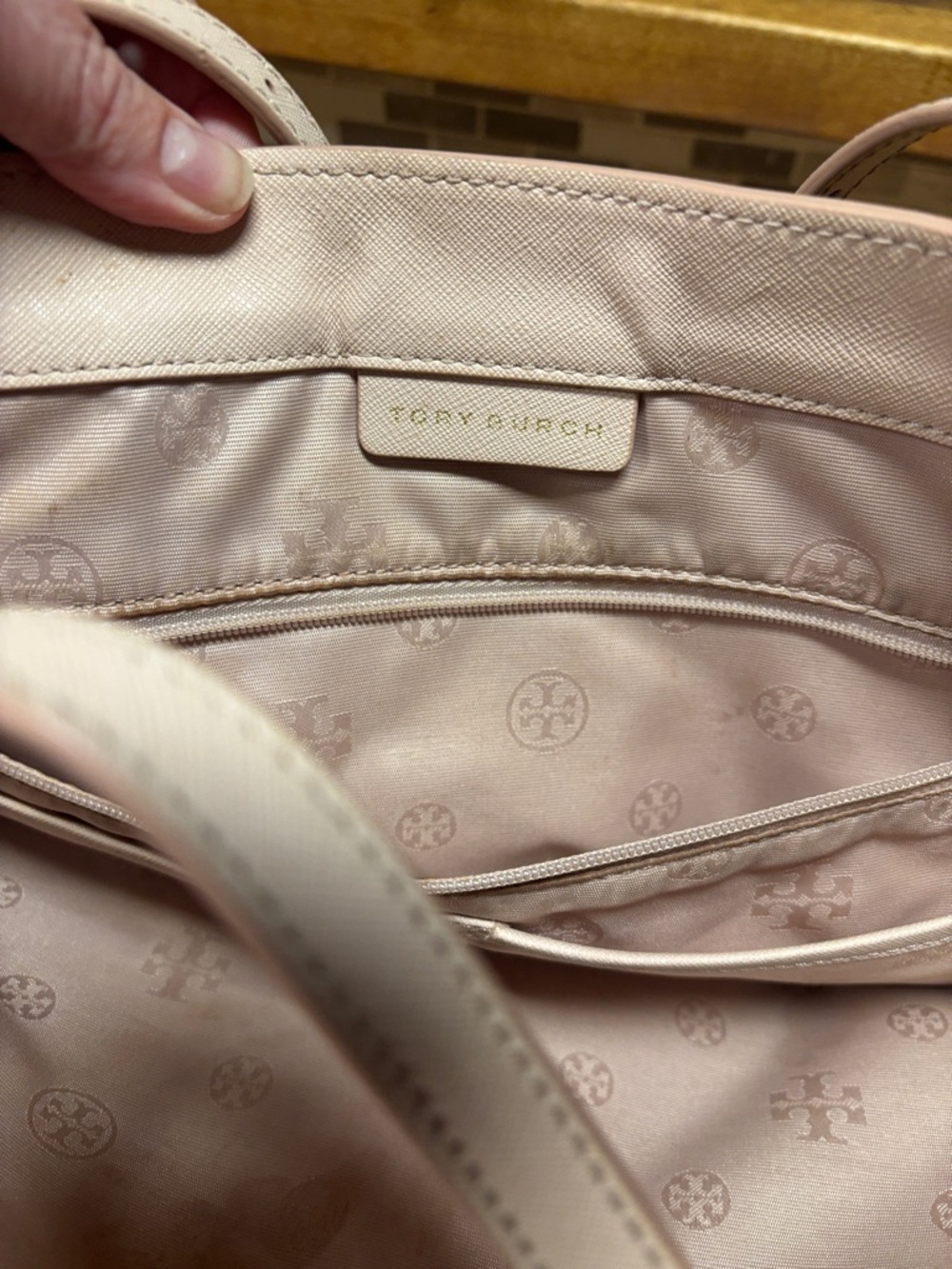 Tory Burch large Blush Leather Tote with Gold Logo   see video - Picture 12 of 17